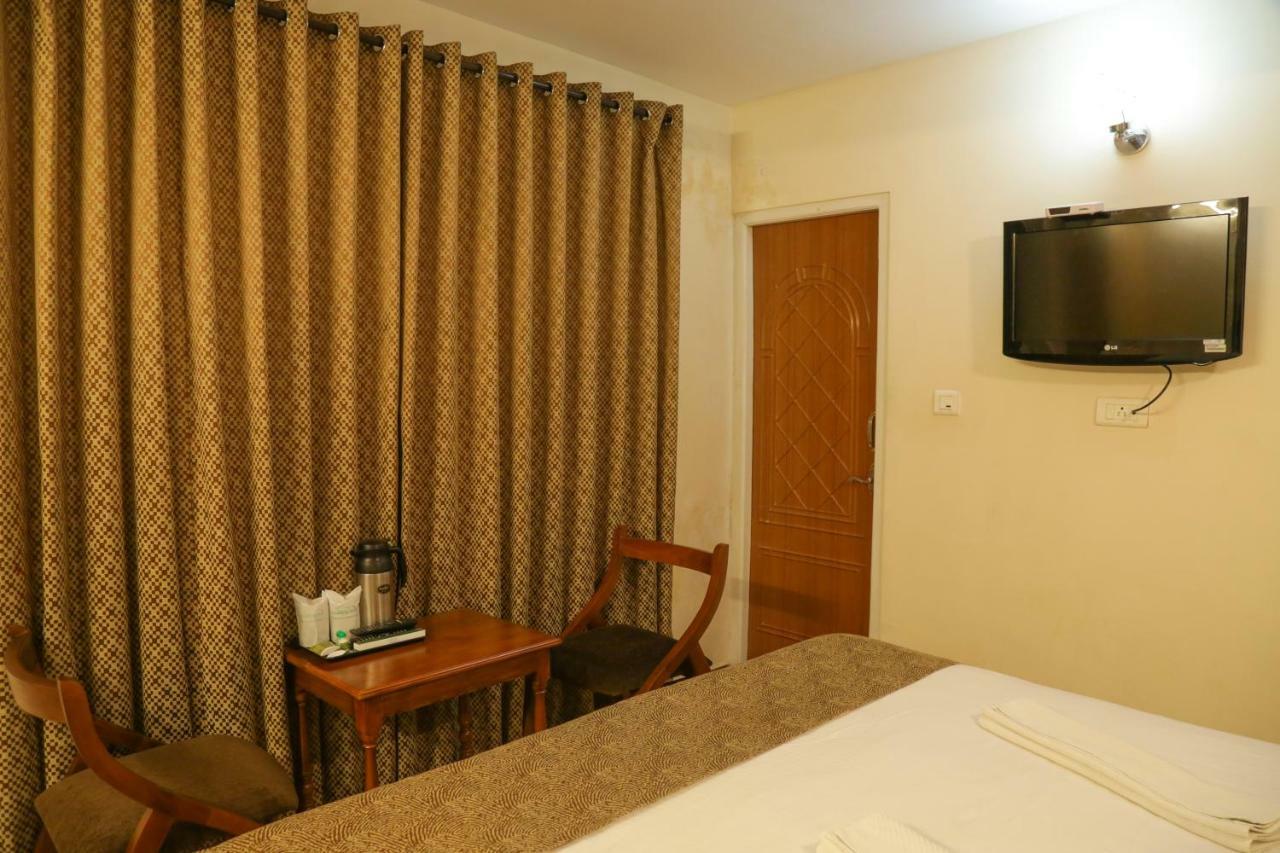 Garden Manor Hotel Udagamandalam Exterior photo